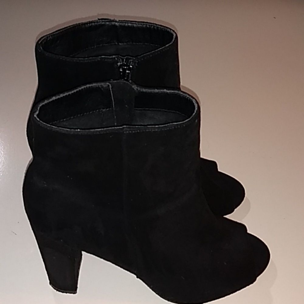 Fashion Nova Boots Heels Women’s Size 10 Black Faux Suede Peep Toe